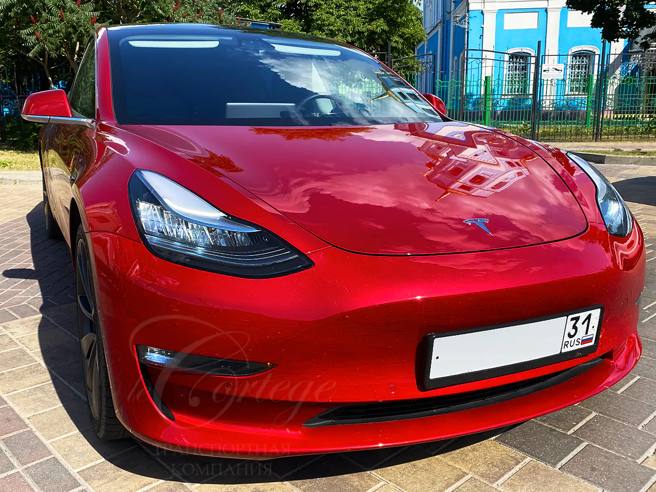 Tesla Model 3 (red)