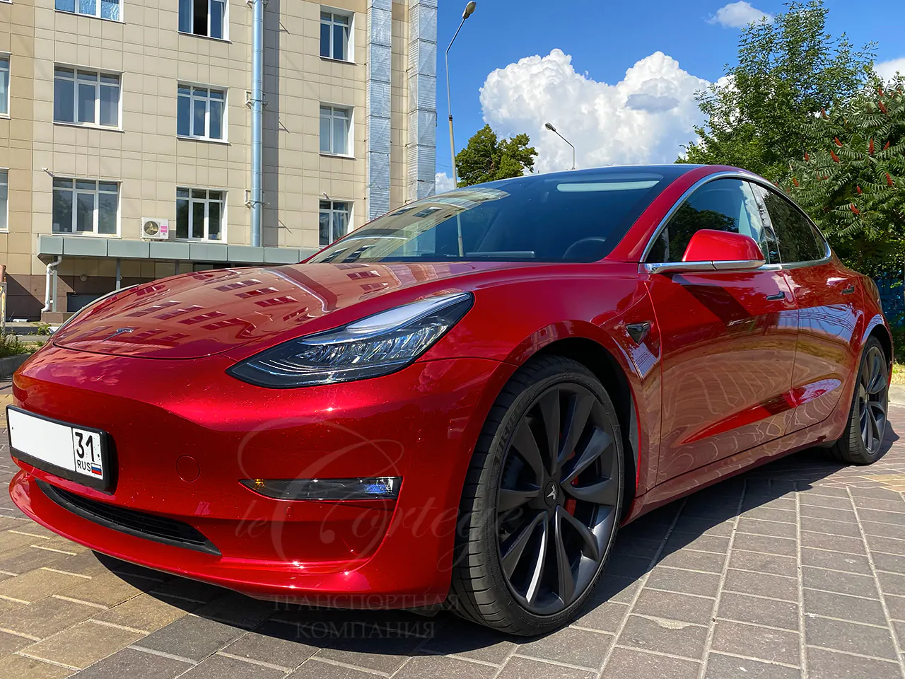 Tesla Model 3 (red)