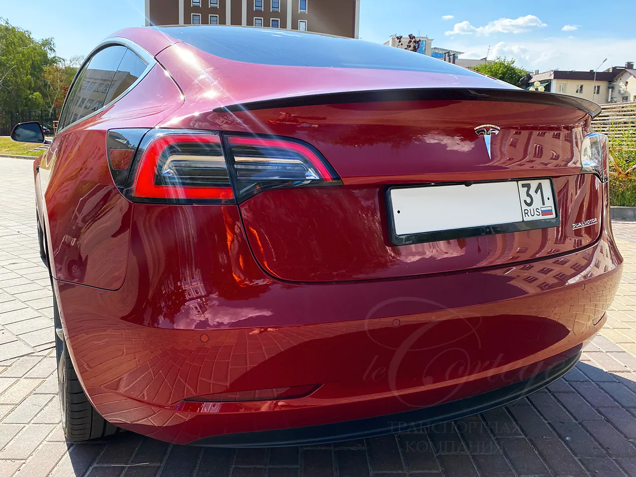 Tesla Model 3 (red)