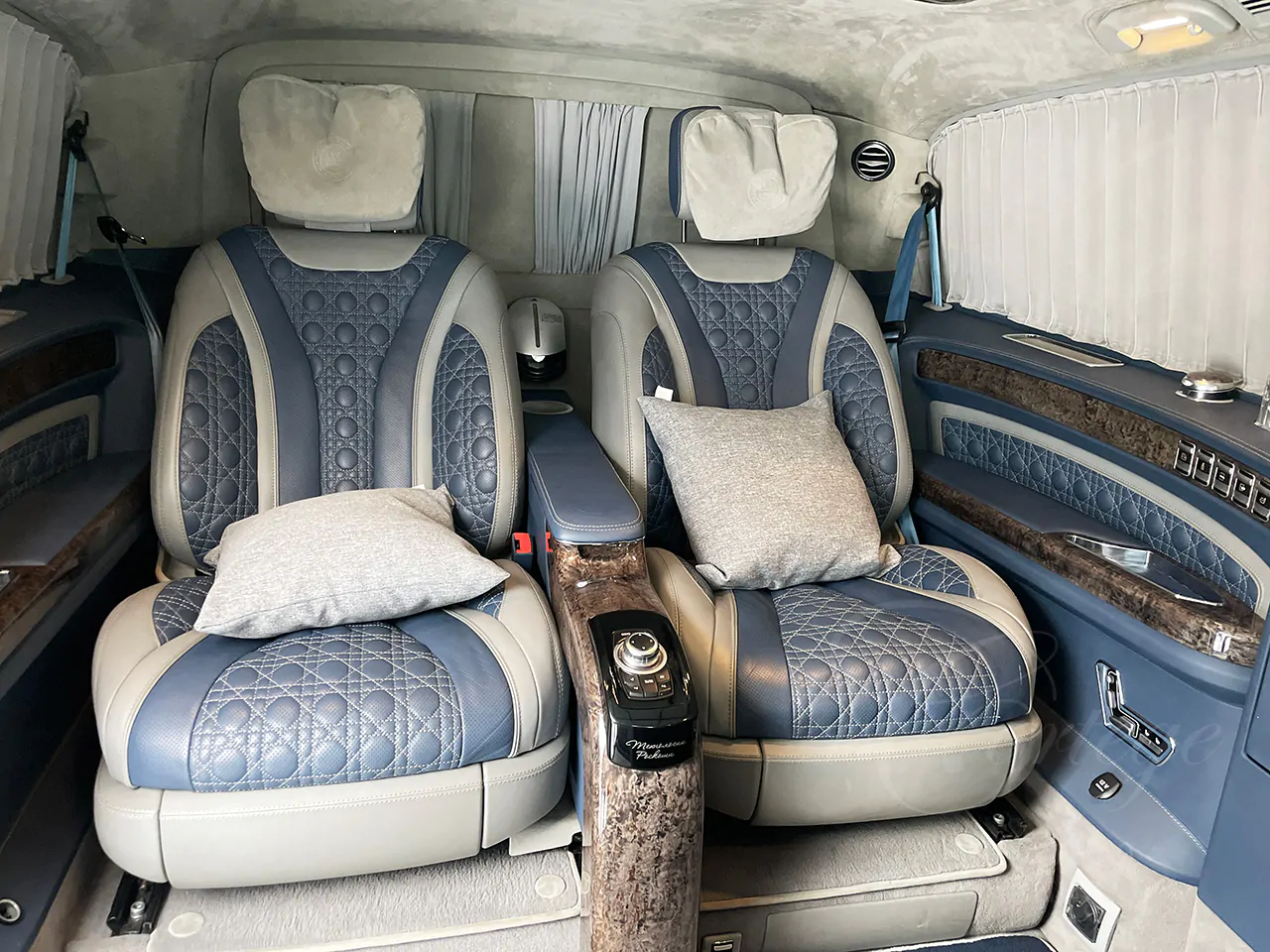 Mercedes-Benz V (long, 5 seats)