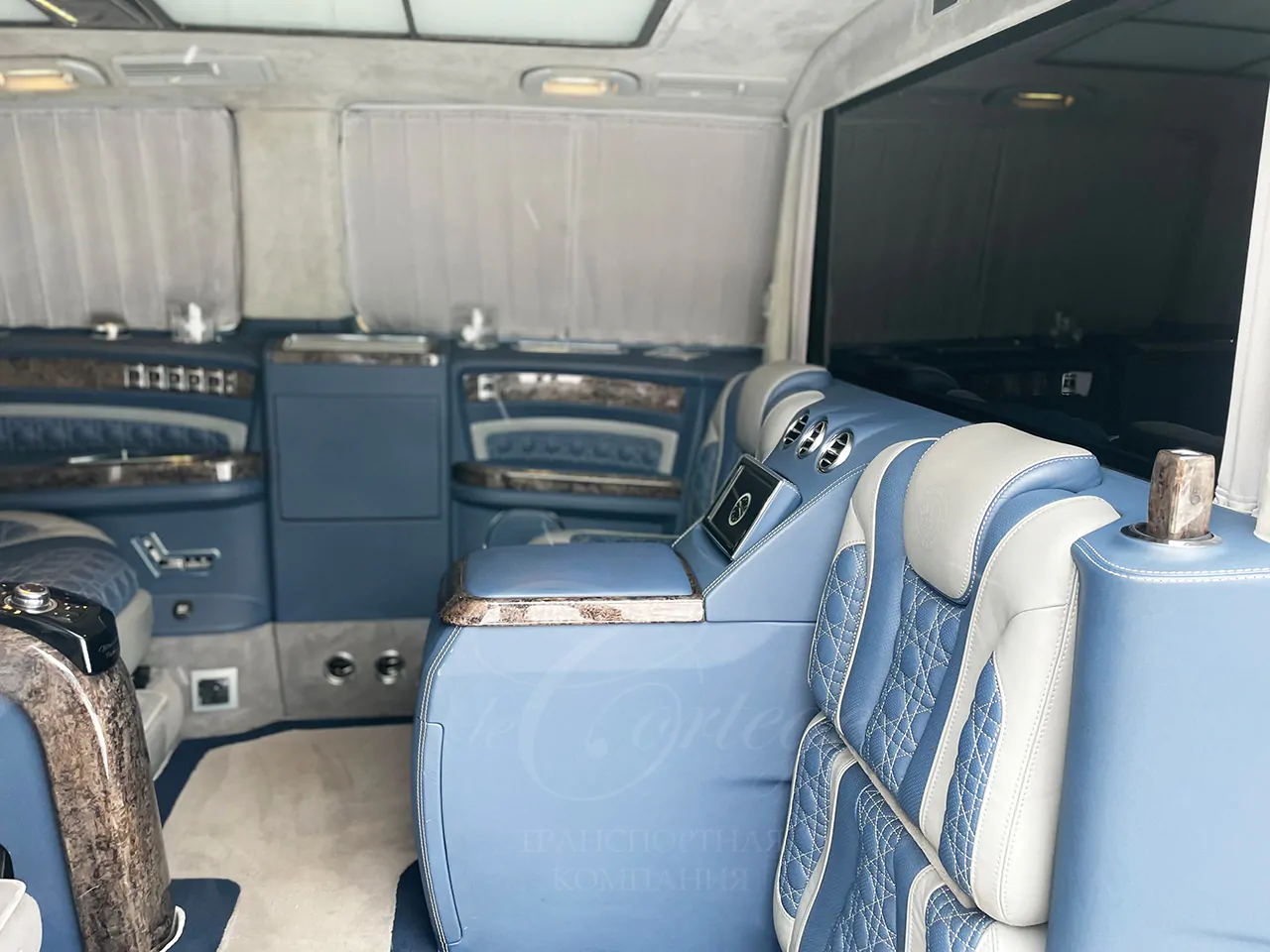 Mercedes-Benz V (long, 5 seats)