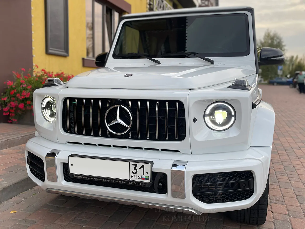 Mercedes-Benz G63 AMG (white)