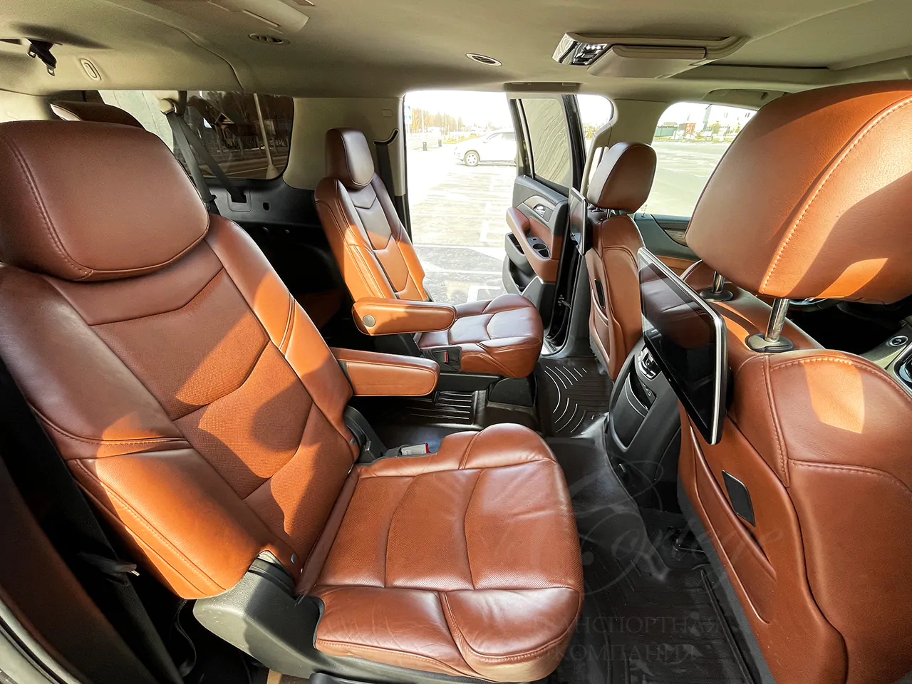 Cadillac Escalade ESV (black)
