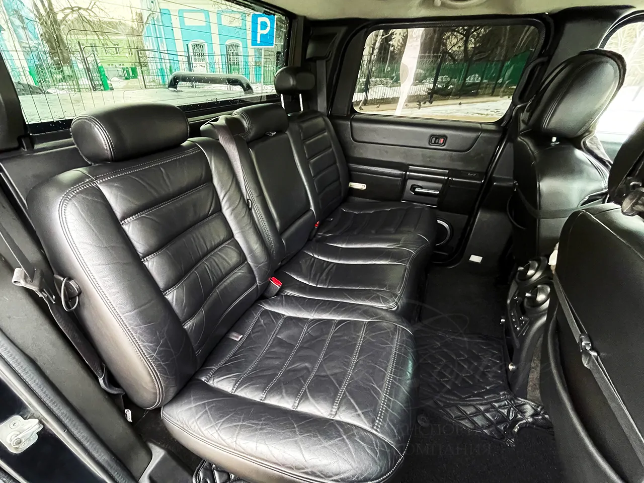 Hummer H2 (black)