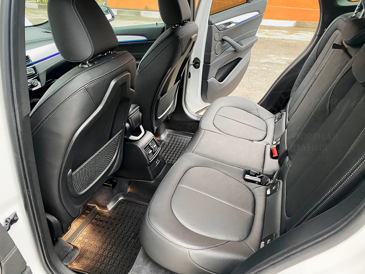 BMW X series (white)