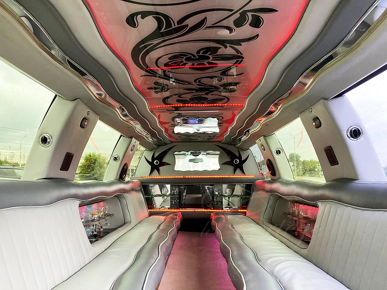 lim Lincoln Navigator (white)