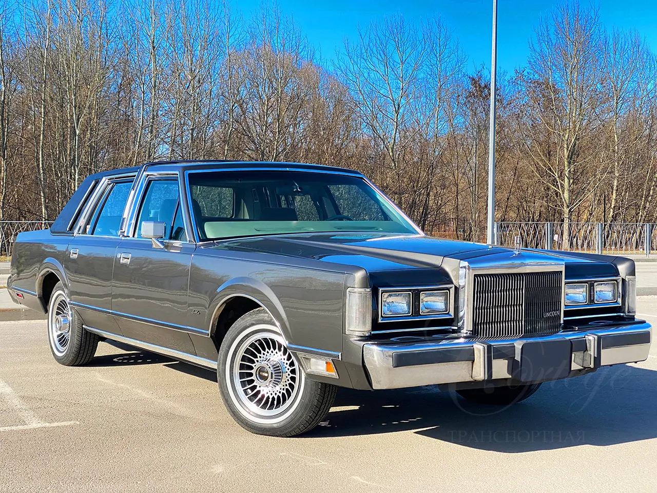 Lincoln Town Car (серебристый)
