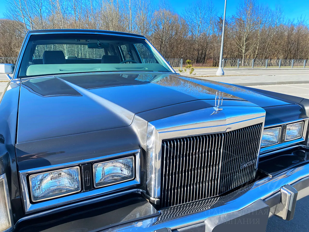 Lincoln Town Car (серебристый)