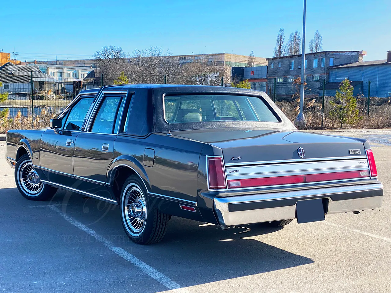 Lincoln Town Car (серебристый)
