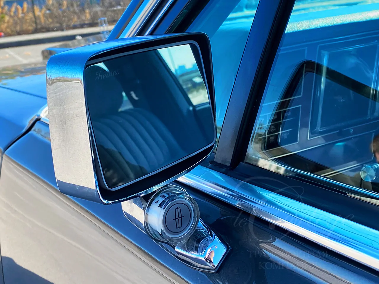 Lincoln Town Car (серебристый)