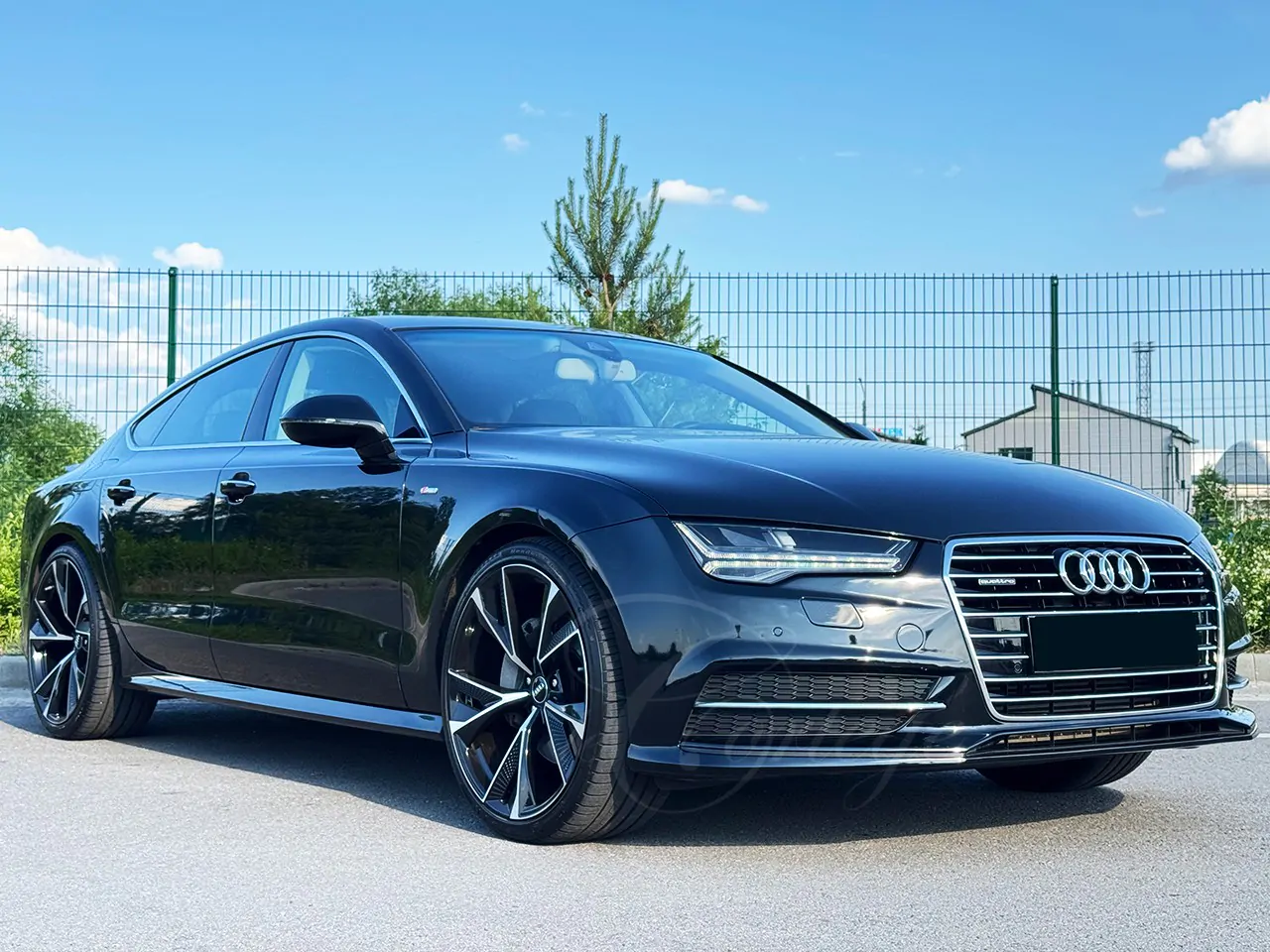 Audi A7 (black)