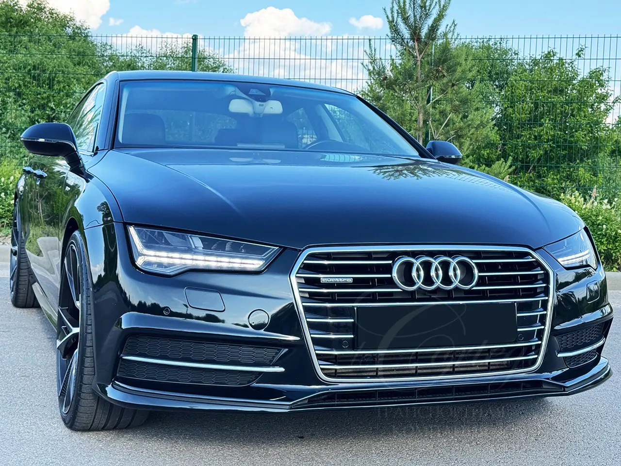 Audi A7 (black)