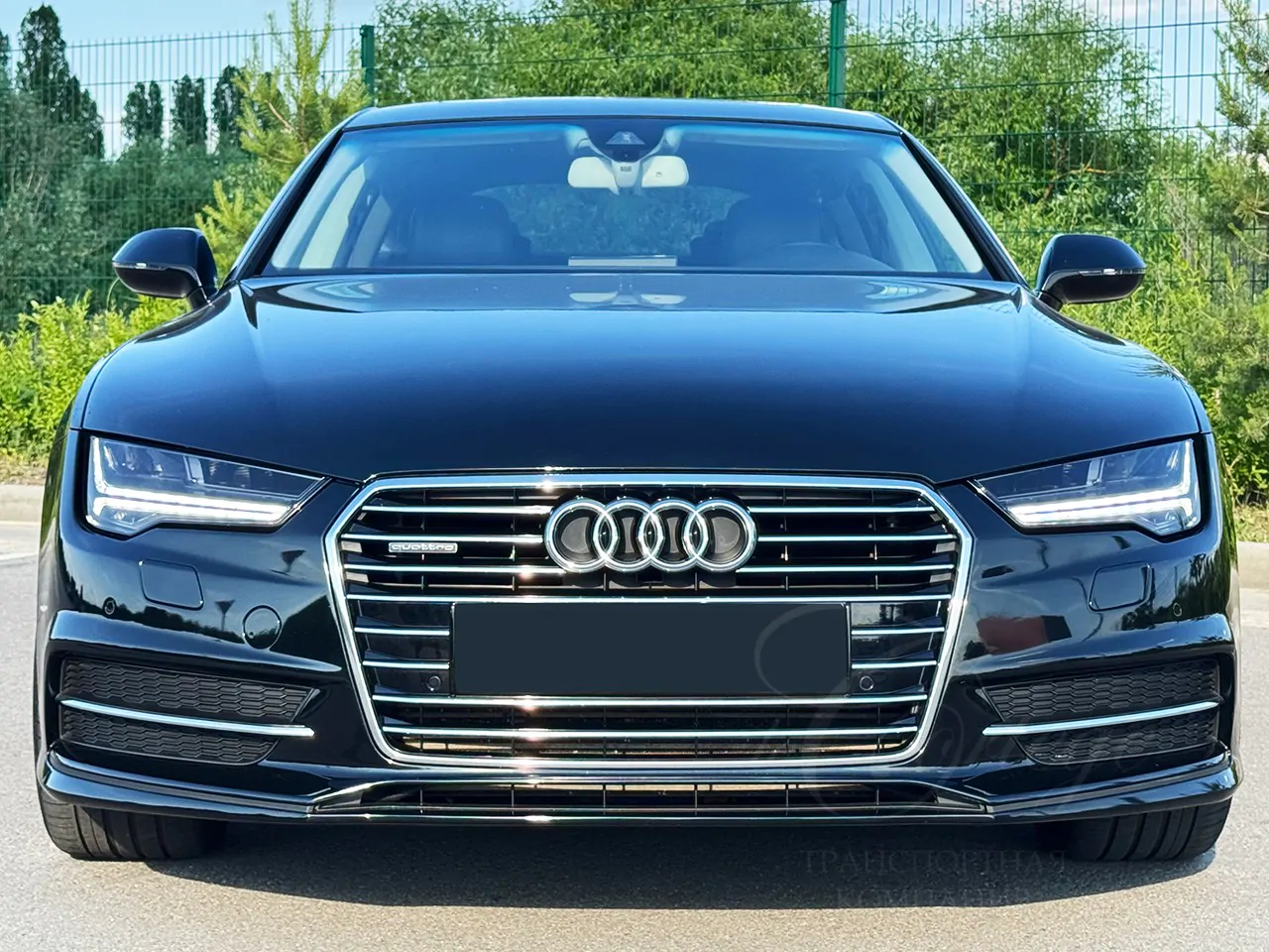 Audi A7 (black)