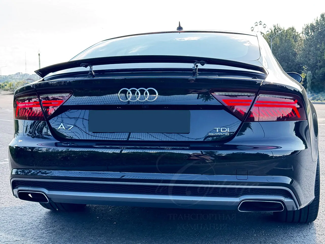 Audi A7 (black)