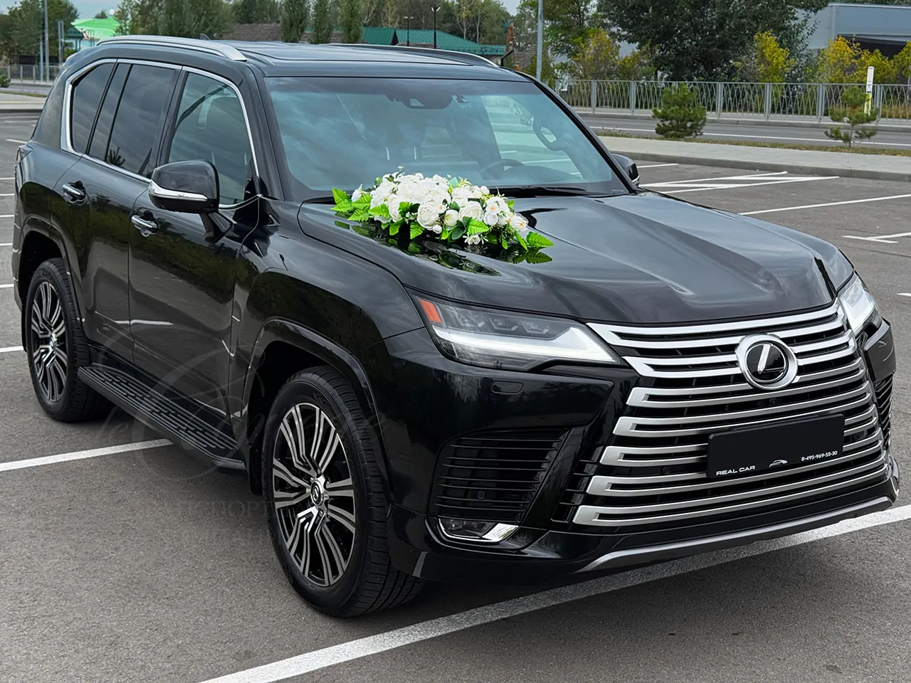 Lexus LX (black)