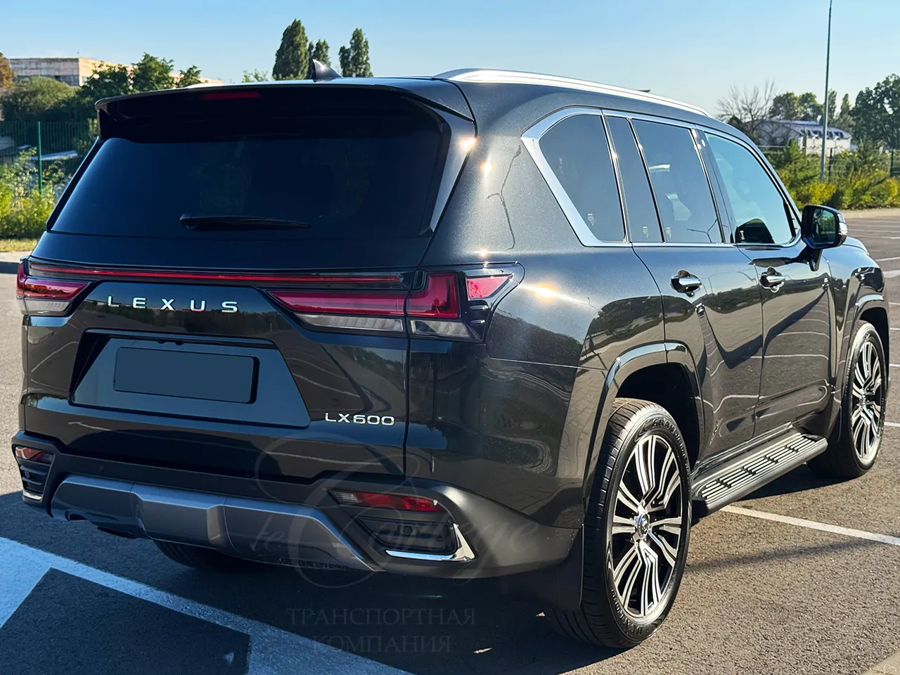 Lexus LX (black)