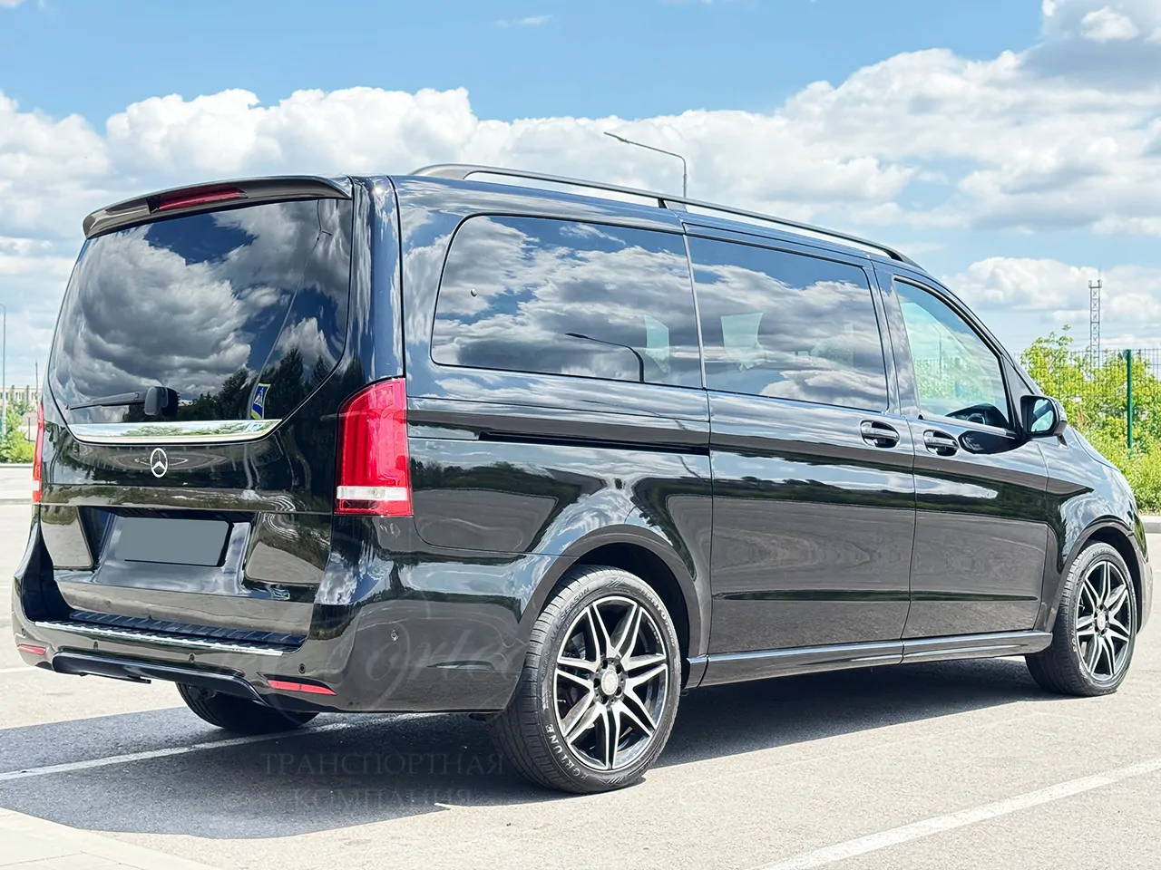 Mercedes-Benz V (black, lux, white inside)