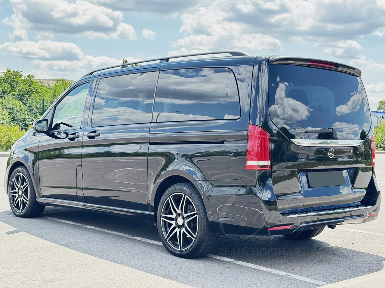 Mercedes-Benz V (black, lux, white inside)